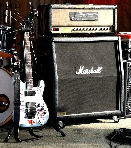 Tom-morellos-favorite-guitar-and-marshall-amp