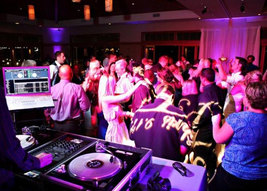 your-first-wedding-dj-gig-what-equipment-do-you-need