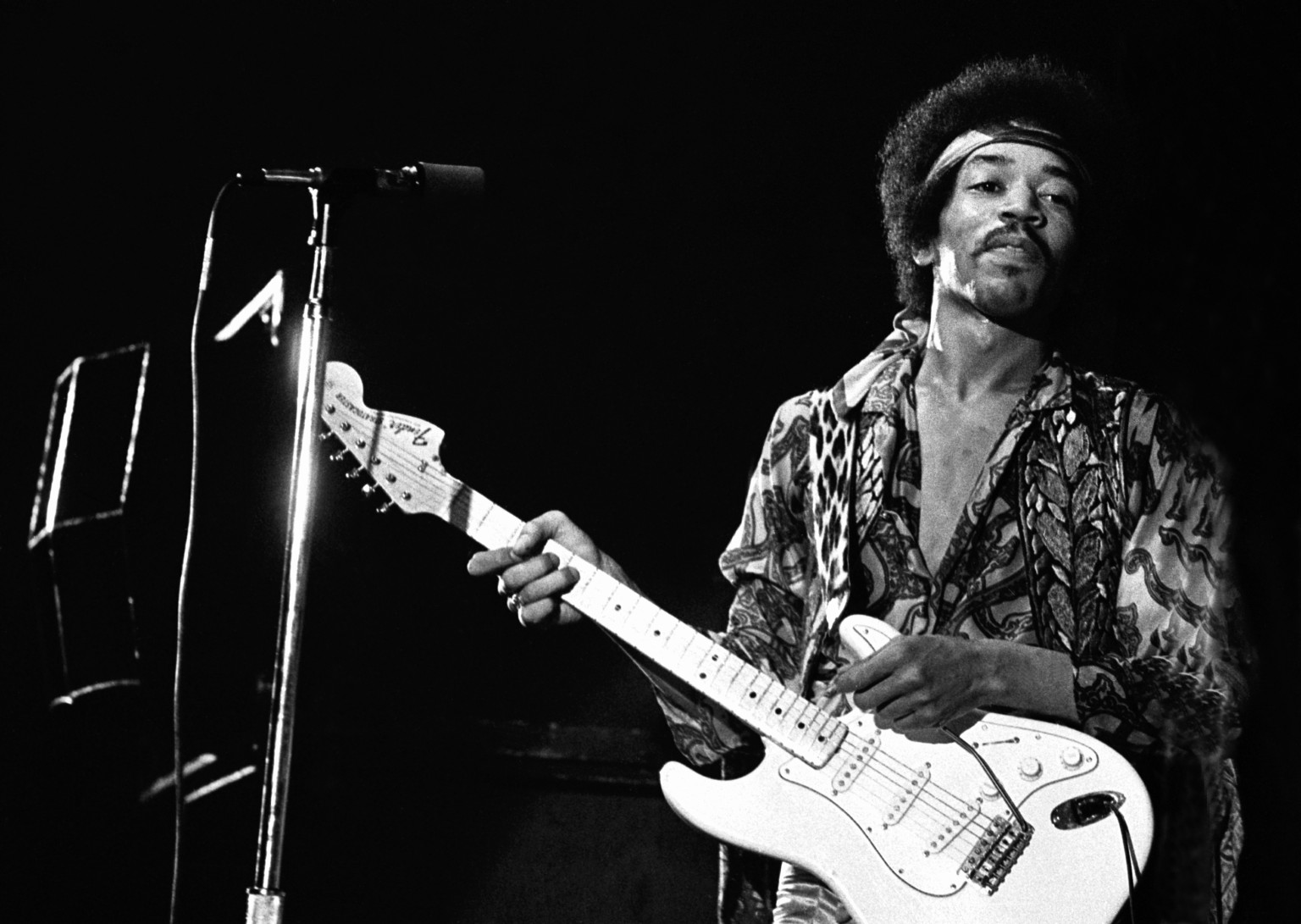 jimi hendrix reverse guitar